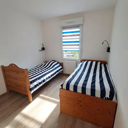 Bedroom Beachfront House With Garden